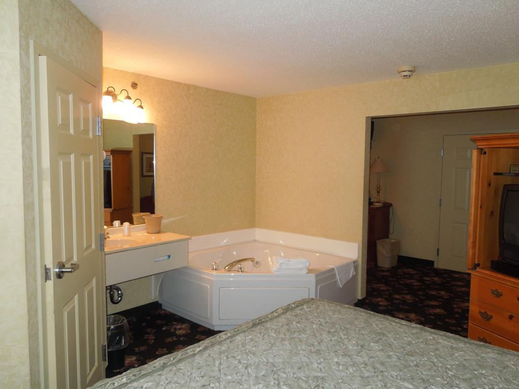 Ourguest Inn And Suites Catawba Island Port Clinton Ruang foto